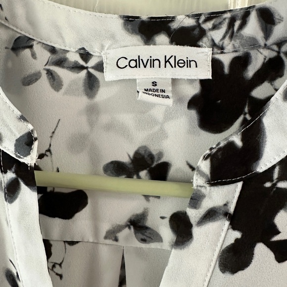 2/$20: Calvin Klein Light Floral Top - Picture 4 of 6